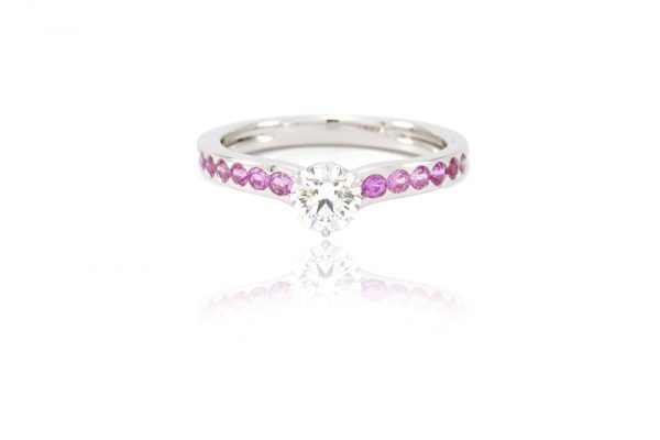 Bague Solitaire Burdigala - Diamant, Saphirs Roses et Or gris 5