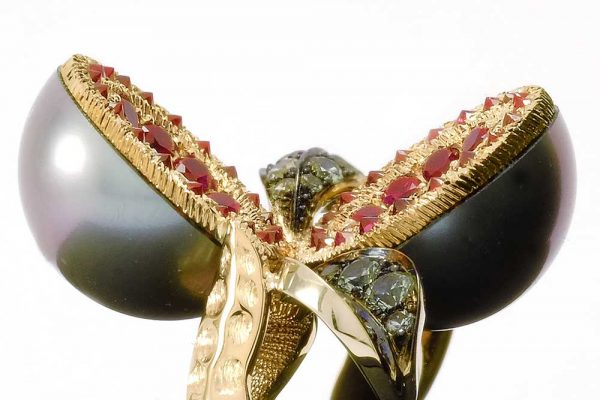 Bague Dionéas - Saphirs, Rubis et Perle de Tahiti - Or blanc et jaune 3