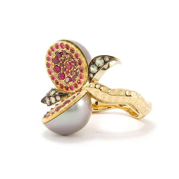 Bague Dionéas - Saphirs, Rubis et Perle de Tahiti - Or blanc et jaune - vignette