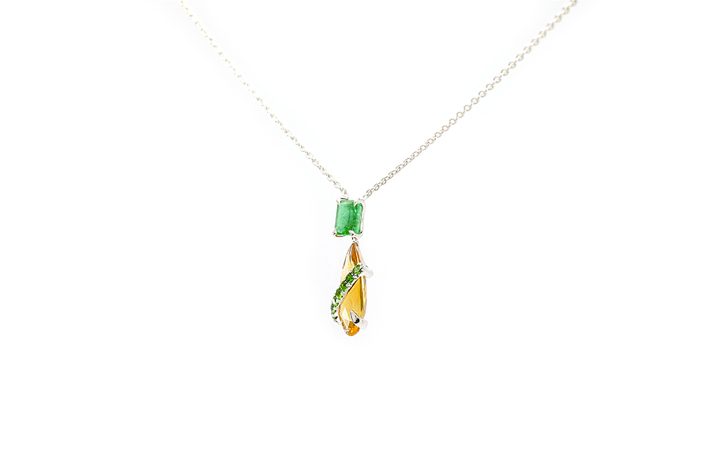 Pendentif Saveur Exotique - Or blanc, Emeraude et Grenats 2