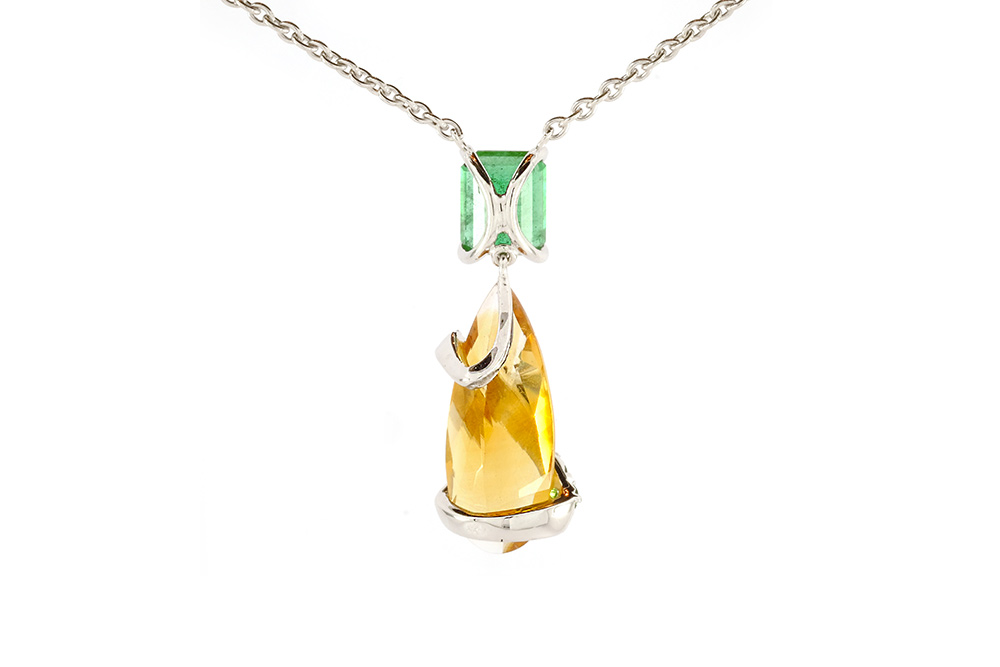 Pendentif Saveur Exotique - Or blanc, Emeraude et Grenats 3