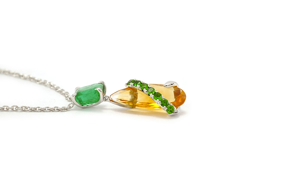 Pendentif Saveur Exotique - Or blanc, Emeraude et Grenats 4