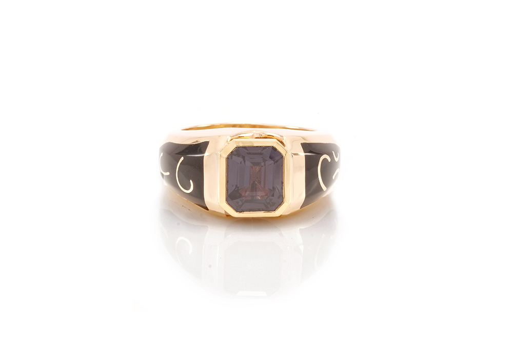 Chevalière 21ème, or jaune 18k, Spinelle et laque 1