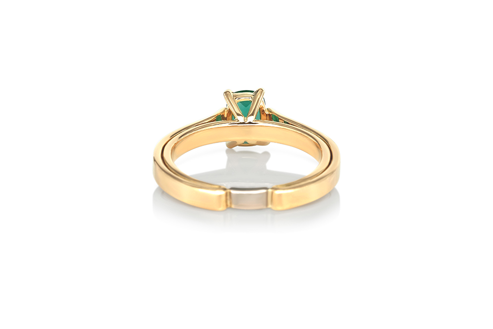 Solitaire, émeraude et diamants 5