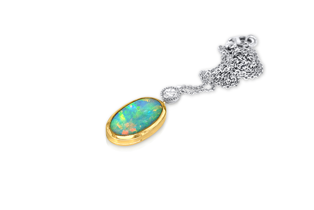 Pendentif or jaune, Opale et diamant 2