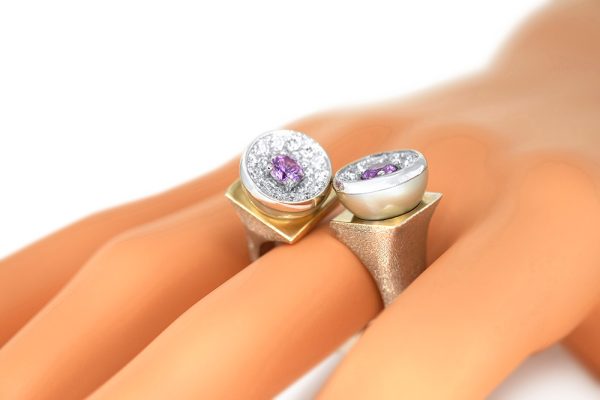 Or blanc, perle diamant et saphirs violet