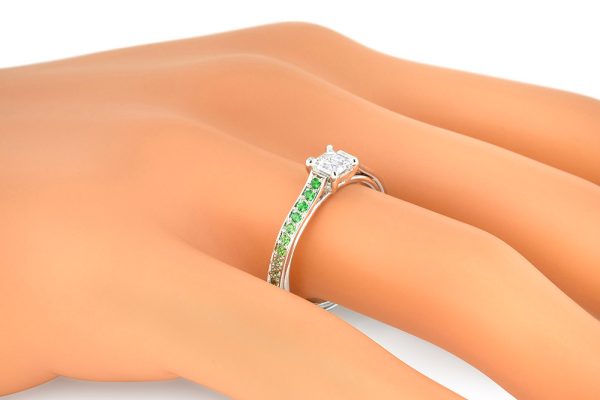 Solitaire en or blanc 18k, diamant et tsavorites 8