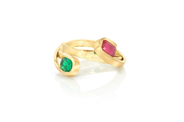Or jaune 18K, ruban, rubis et émeraude 8