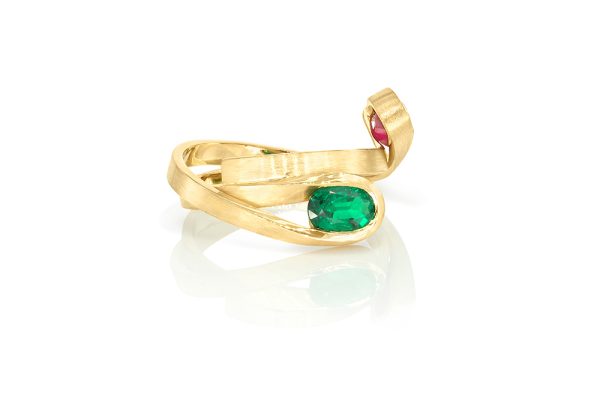 Or jaune 18K, ruban, rubis et émeraude 6