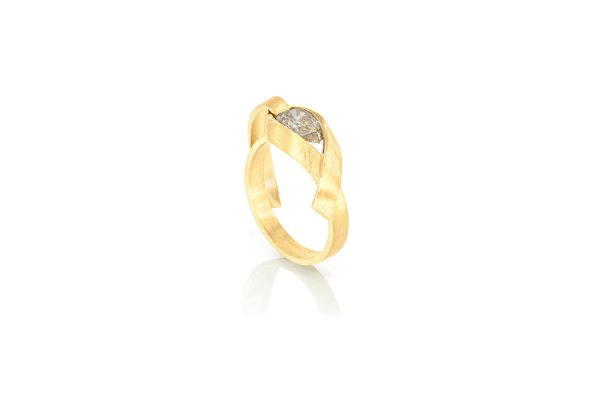 Or jaune 18K, ruban, diamant poire 4